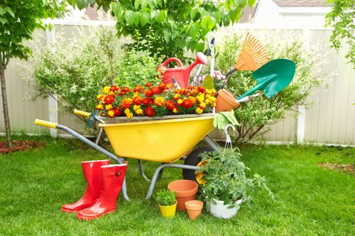 Low-carbon van transporting separated landscaping waste